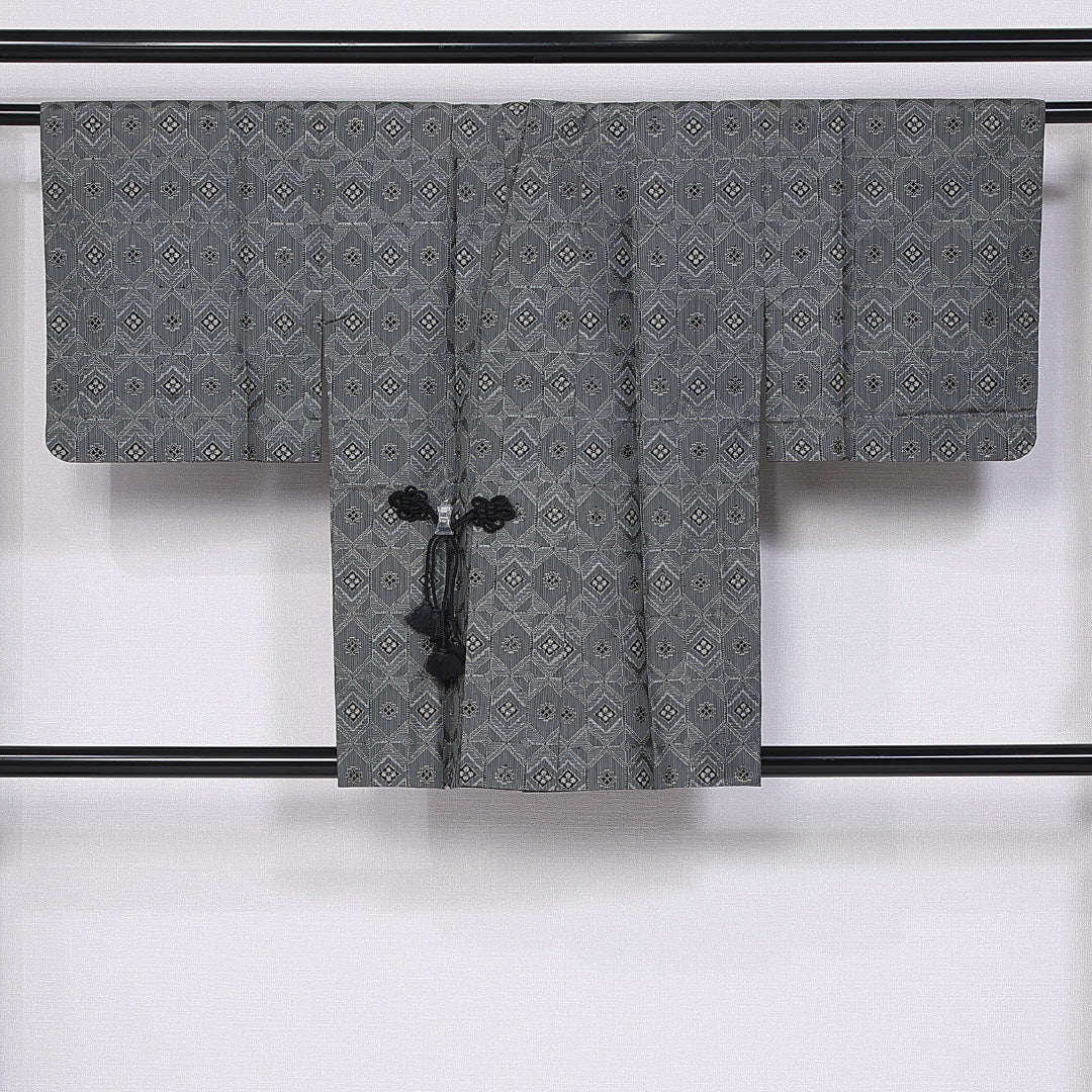 道中着 (大島紬) 袷 身丈81cm 裄丈63cm 正絹 Sランク セミフォーマル Sサイズ 亀甲 幾何学柄 グレー系 RP 1236-10769