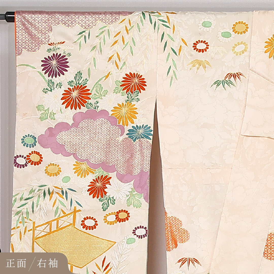 振袖 身丈159cm 裄丈64.5cm Bランク 袷 正絹 L 広衿 刺繍 金駒刺繍 御所解 吉祥文様 古典柄 菊 桜 梅 花柄 金襴 クリーム系 1213-F0436