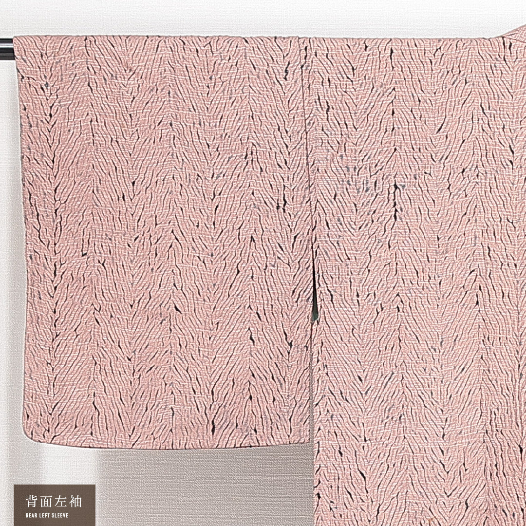 羽織 袷 身丈81cm 裄丈63cm 正絹 Bランク カジュアル Sサイズ 紐あり 創作柄 ピンク系 M4 1232-14694