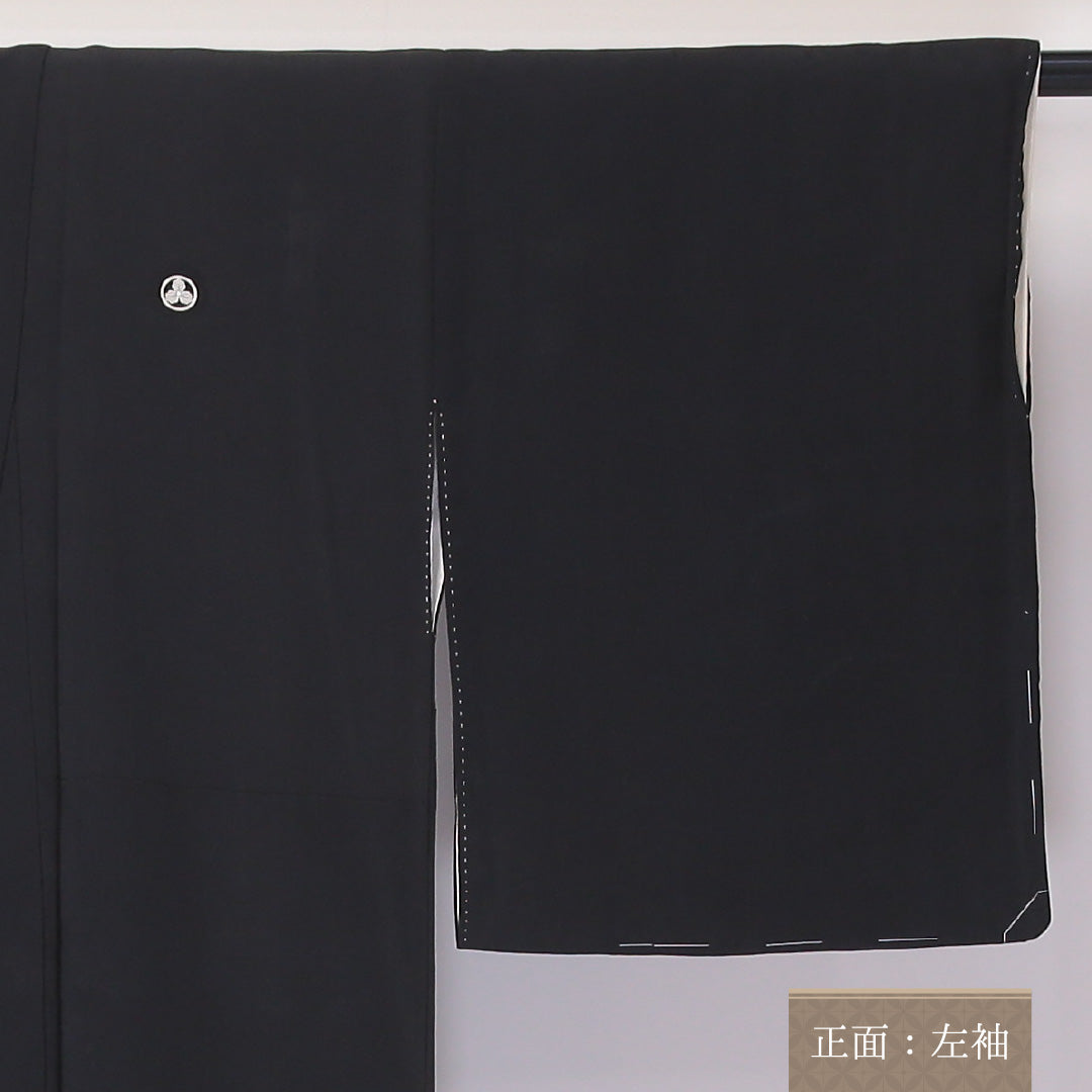 黒留袖 袷 身丈156cm 裄64cm 正絹 五つ紋 金駒刺繡 比翼仕立て 御所車 金彩 花菱 丸に三つ柏 黒系 しつけ糸 Cランク 1211-00126