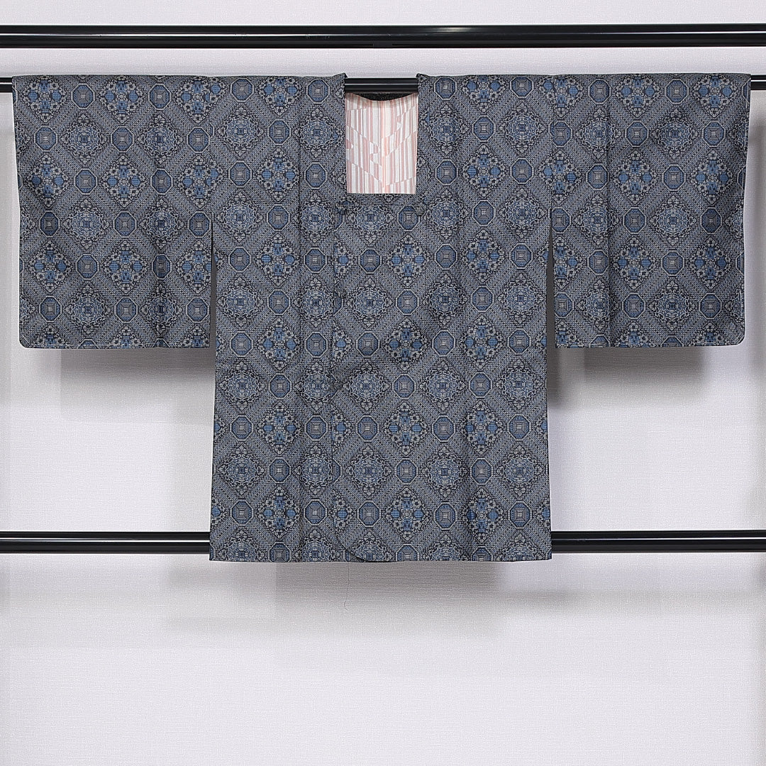 道行コート (大島紬) 袷 身丈82cm 裄丈62cm 正絹 Sランク インフォーマル Sサイズ ポケットあり 幾何学柄 グレー系 RP 1237-10772