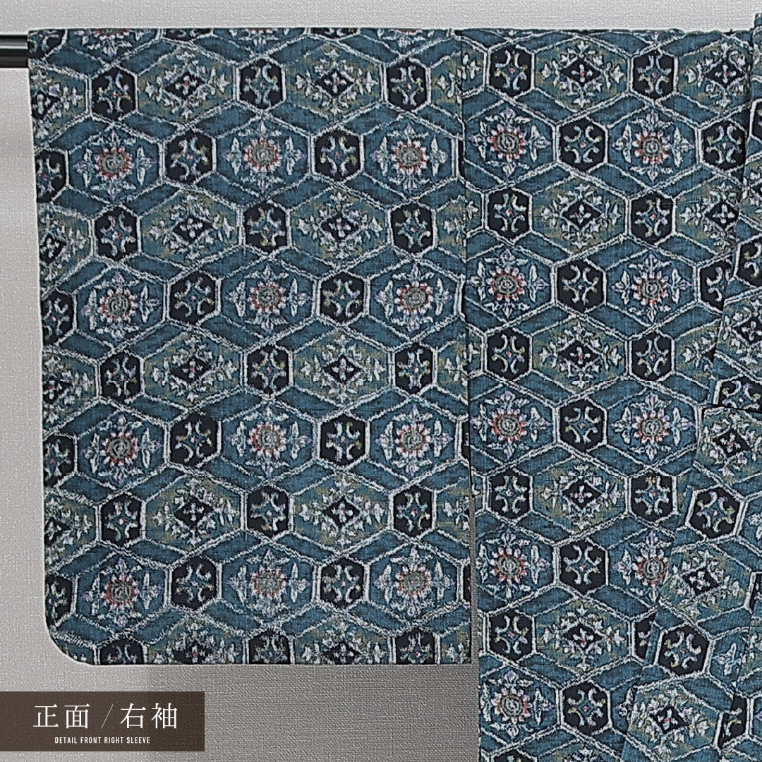 洗える着物 ウールの紬 単衣 身丈145cm 裄丈64cm ウール Sランク カジュアル バチ衿 XSサイズ 居敷当て 肩当て 亀甲 創作柄 青系 RP 1223-14783