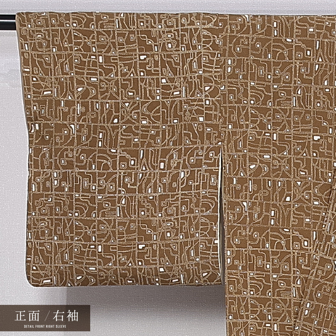 小紋 (ちりめん) 袷 身丈149cm 裄丈59cm 正絹 Aランク インフォーマル 広衿 XSサイズ 幾何学柄 ちりめん 茶系 RP 1221-11257