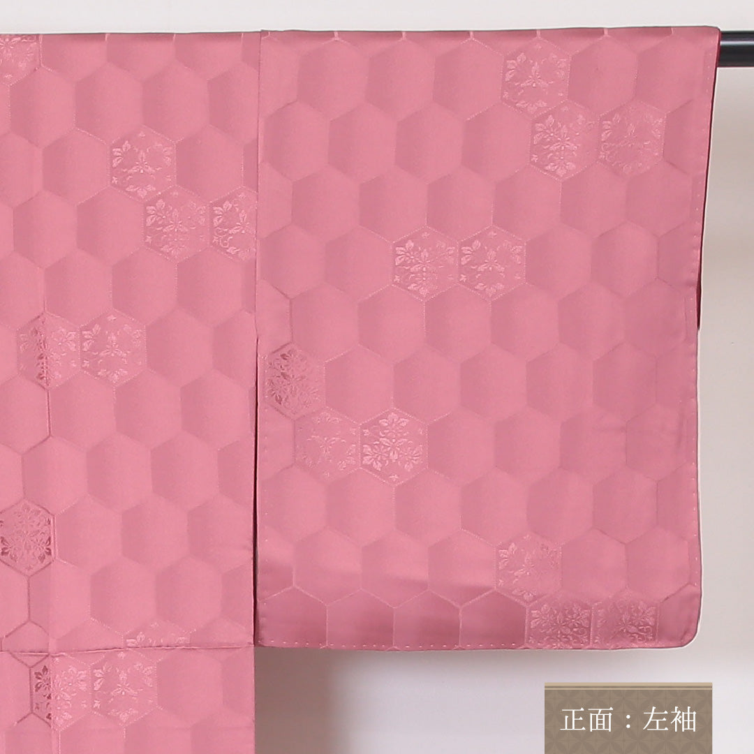 色無地 袷 身丈154cm 裄丈62cm 正絹 Sランク 一つ紋 (蔦) 紋意匠 (亀甲) セミフォーマル 広衿 Sサイズ ピンク系 RP 1219-05242