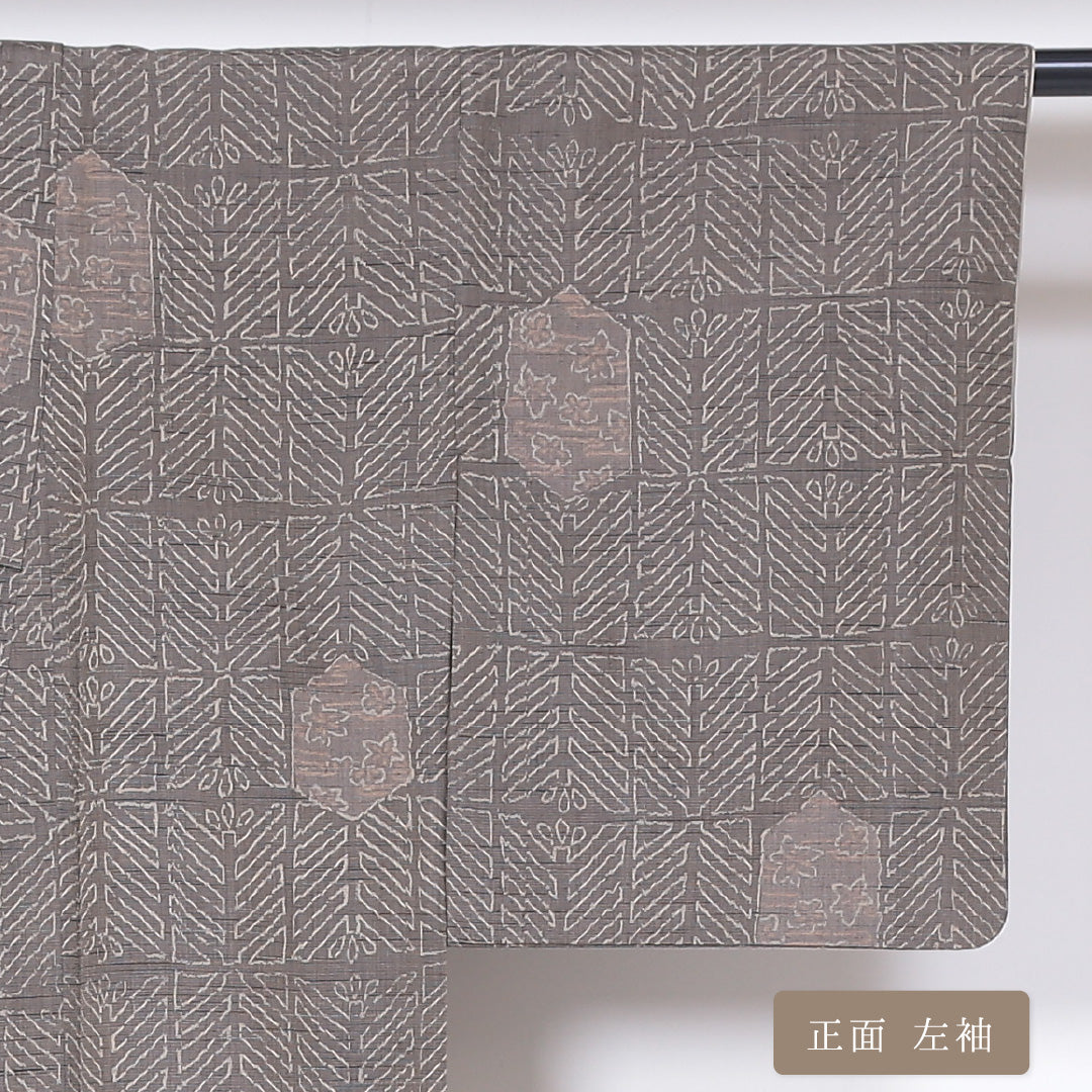 紬 袷 身丈155cm 裄丈61cm 正絹 Aランク カジュアル バチ衿 Mサイズ 松 紅葉 グレー系 RP 1223-03196