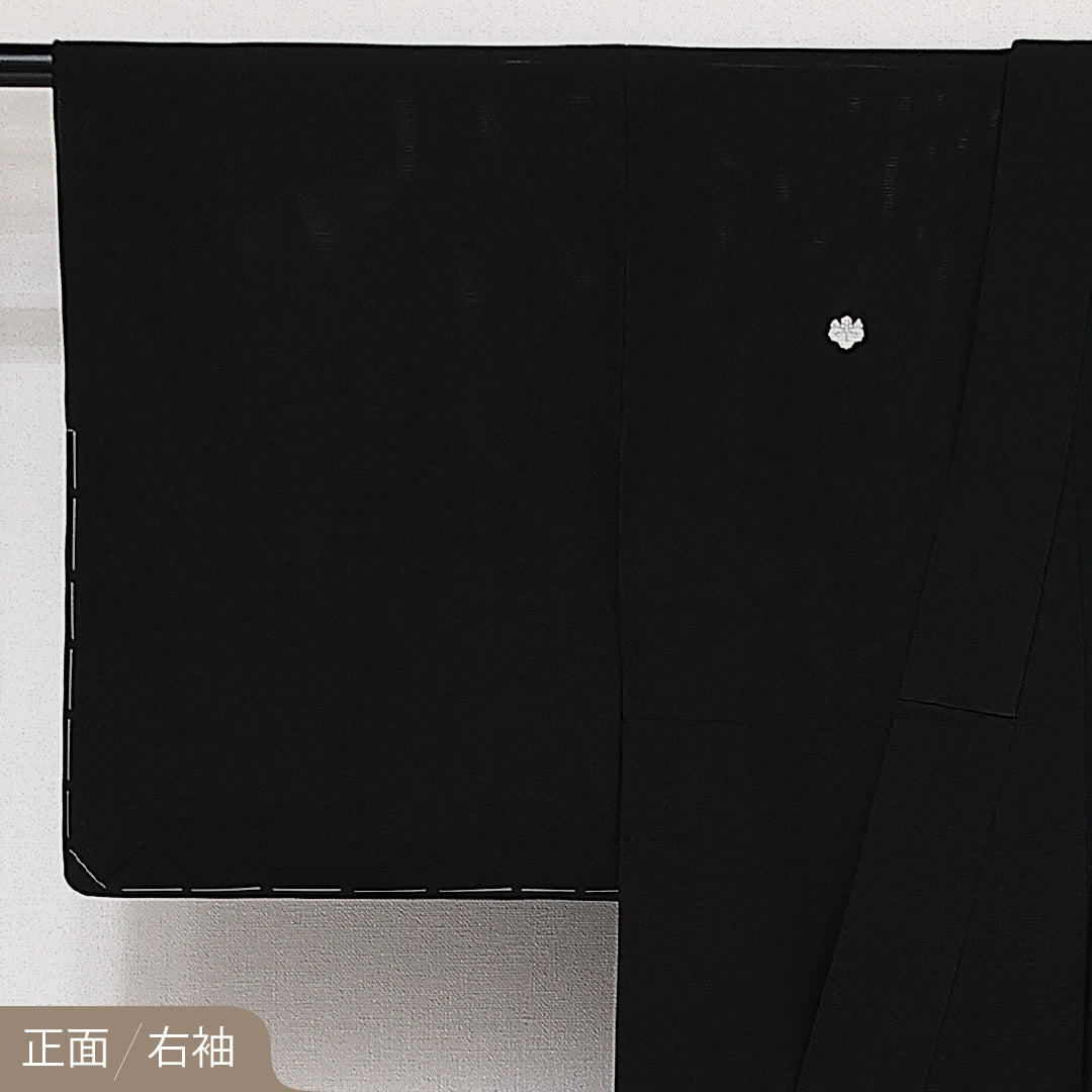 未使用品 黒紋付 五つ紋 五三桐 身丈156cm 裄丈63cm Nランク 正絹 夏物 バチ衿 M しつけ糸 無地 フォーマル シック 厳か 黒系 1299-F0609
