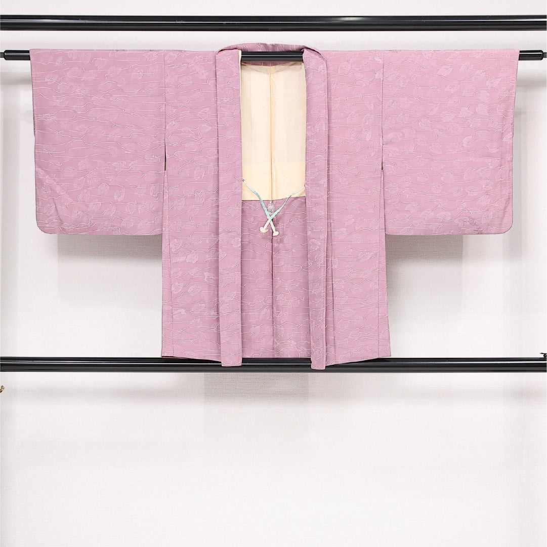 羽織 袷 身丈77cm 裄丈63cm 正絹 Aランク 紋意匠 (植物) カジュアル Sサイズ 紐あり 抽象柄 紫系 HP 1232-13420