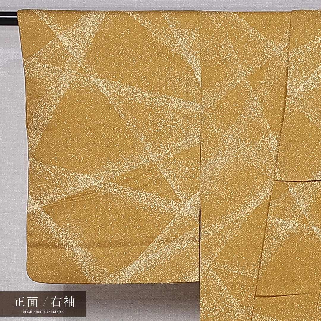 小紋 袷 身丈159cm 裄丈64cm 正絹 Aランク 一つ紋 (揚羽蝶) セミフォーマル 広衿 Mサイズ 金彩 創作柄 黄系 RP 1221-11275