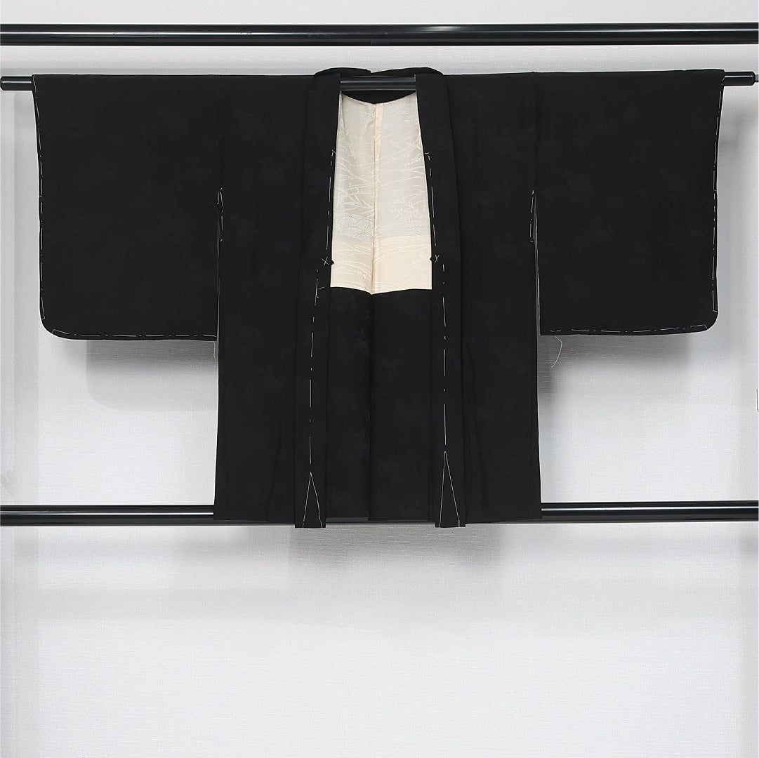 黒羽織 袷 身丈80cm 裄丈64cm 正絹 Sランク 一つ紋 (片喰) 紋意匠 (牡丹) セミフォーマル Mサイズ 黒系 RP 1233-12096