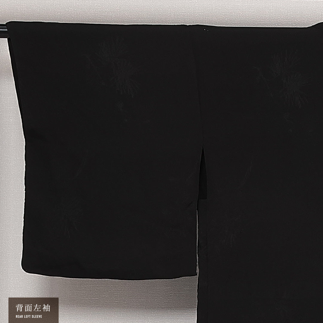 アンティーク 黒羽織 袷 身丈71cm 裄丈64cm 正絹 Cランク 一つ紋 (五三桐) Mサイズ 亀甲 植物柄 黒系 RP 1233-13842