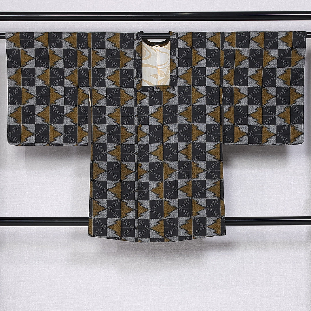 道行コート (大島紬) 袷 身丈85cm 裄丈63cm 正絹 Aランク インフォーマル Sサイズ 松皮菱 黒系 RP 1237-10781