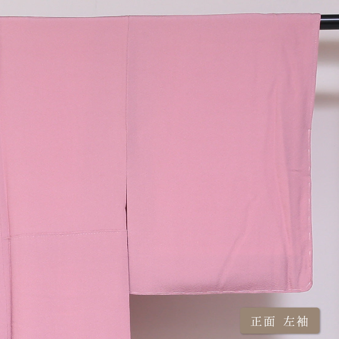 未使用品 色無地 (ちりめん) 袷 身丈161cm 裄丈62cm 正絹 Sランク 一つ紋 (四方瓜に花角) セミフォーマル 広衿 Lサイズ 落款 無地 ちりめん ピンク系 M4 1219-05182