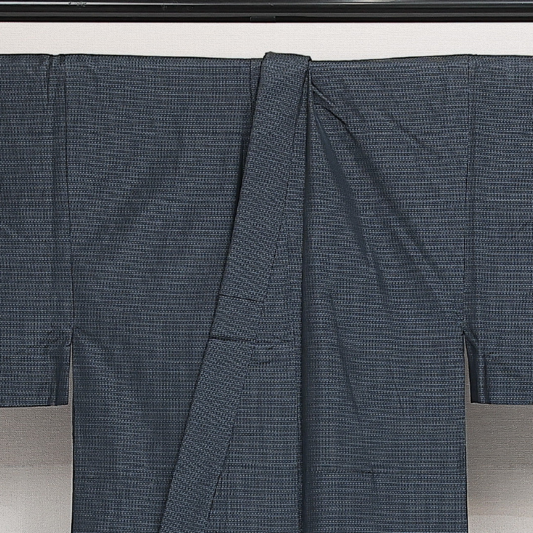 男着物 (大島紬) 袷 身丈134cm 裄丈64cm 正絹 Sランク インフォーマル 棒衿 XSサイズ 緯総絣 亀甲絣 紺系 M4 1224-13990