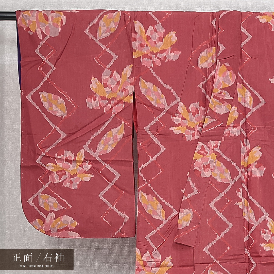 アンティーク 銘仙の着物 袷 身丈139cm 裄丈64cm 正絹 Aランク バチ衿 XSサイズ 花柄 幾何学柄 ピンク系 M4 1223-14726