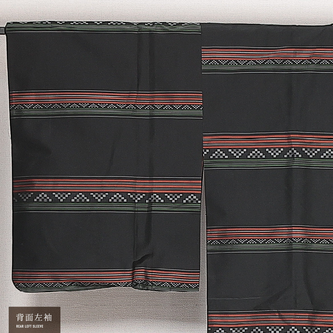 道行コート (大島紬) 袷 身丈85cm 裄丈65cm 正絹 Bランク インフォーマル Mサイズ 緯総絣 ポケットあり 幾何学柄 黒系 HP 1237-13806