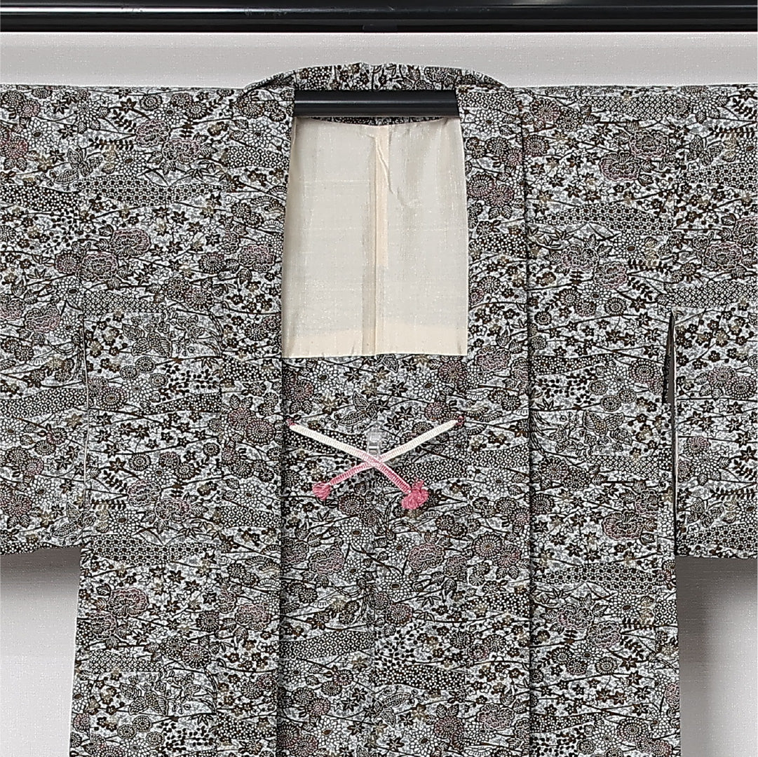 アンティーク 羽織 袷 身丈76cm 裄丈62cm 正絹 Aランク Sサイズ 紐あり 菊 楓 グレー系 M4 1232-12862