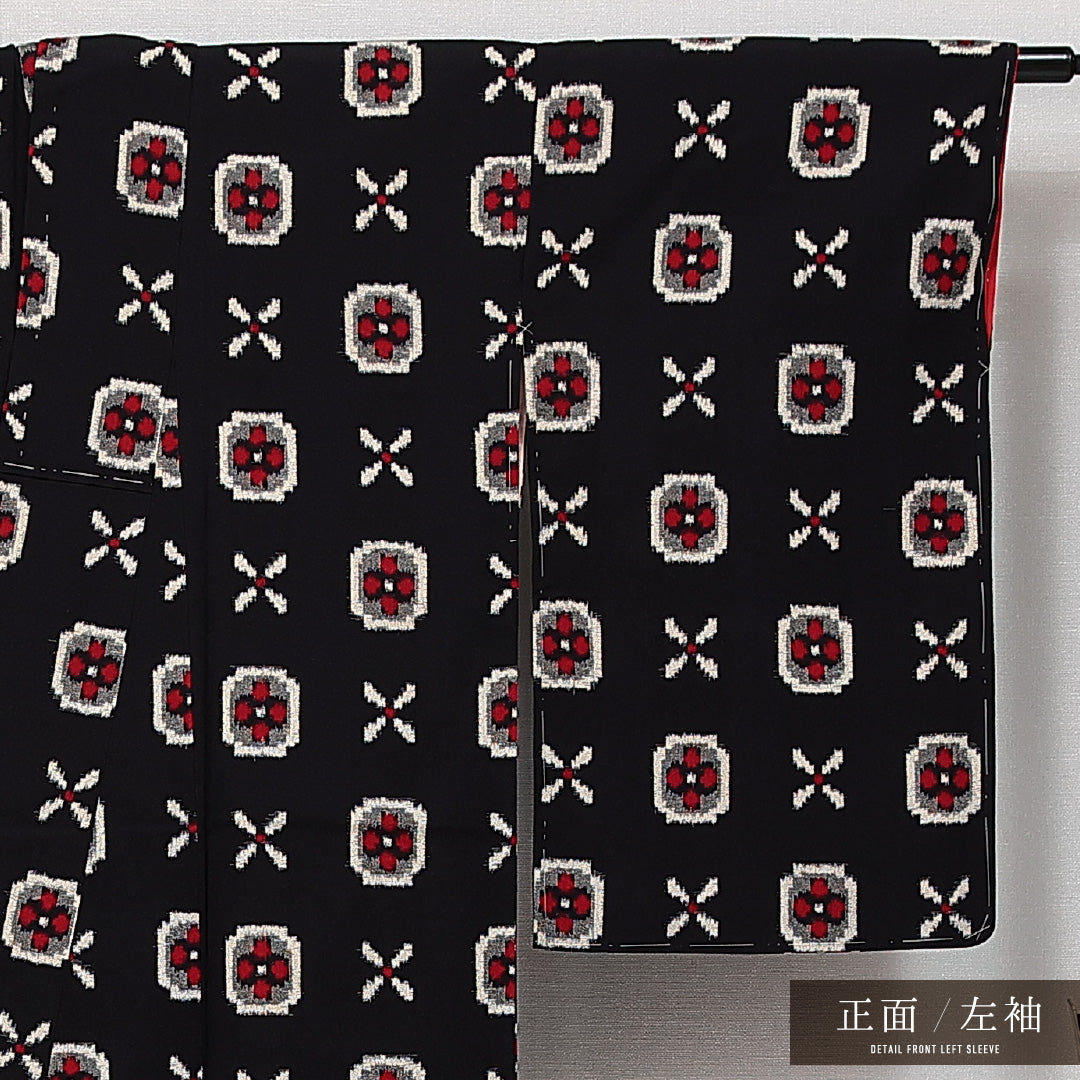 アンティーク お召 袷 身丈156cm 裄丈63cm Aランク 正絹 広衿 Mサイズ 花菱亀甲 レトロ ポップ 黒系 1265-14488