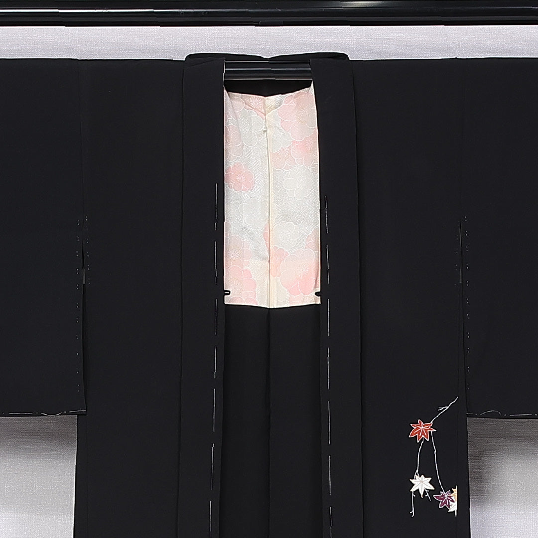 未使用品 黒羽織 袷 身丈76cm 裄丈62cm 正絹 Nランク インフォーマル Sサイズ 絵羽羽織 金駒刺繍 しつけ糸 紅葉 黒系 RP 1233-11081
