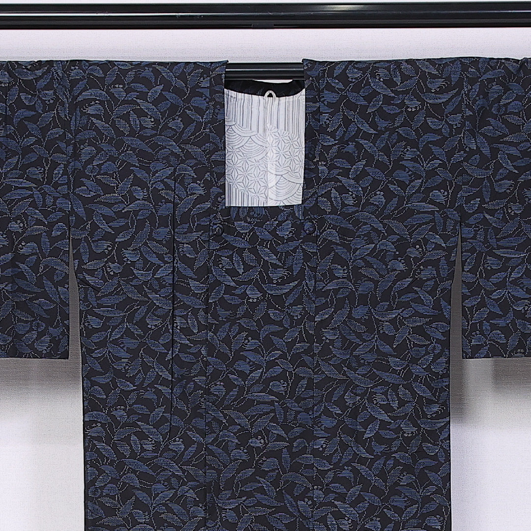 道行コート (大島紬) 袷 身丈78cm 裄丈64cm 正絹 Sランク インフォーマル Mサイズ ポケットあり 植物柄 黒系 RP 1237-10751