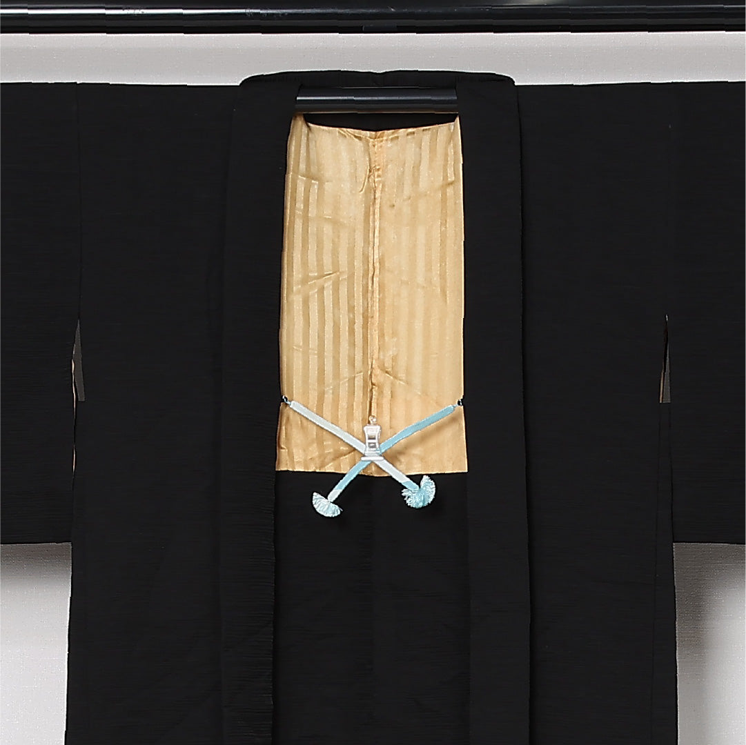 黒羽織 袷 身丈73cm 裄丈62cm 正絹 Aランク 一つ紋 (蔦) セミフォーマル Sサイズ 紐あり 人物 黒系 RP 1233-12742