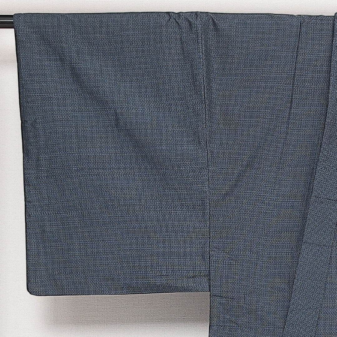 男着物 (大島紬) 袷 身丈142cm 裄丈68cm 正絹 Sランク インフォーマル 棒衿 Mサイズ 経緯絣 亀甲絣 紺系 RP 1224-13956
