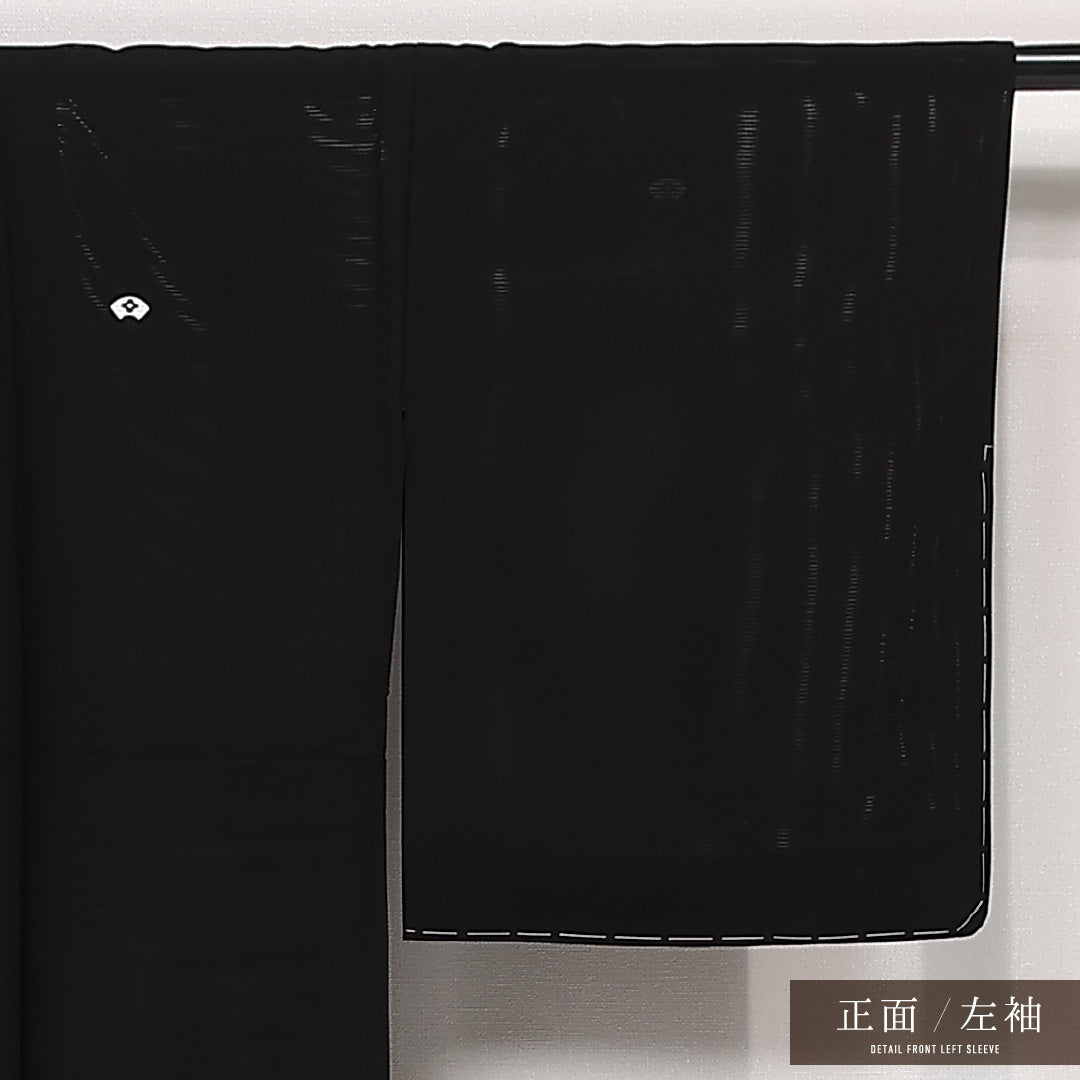 未使用品 黒紋付 五つ紋 扇に井桁 身丈162cm 裄丈65.5cm Nランク ポリエステル 洗える着物 夏物 広衿 L しつけ糸 フォーマル 黒系 1299-F0552