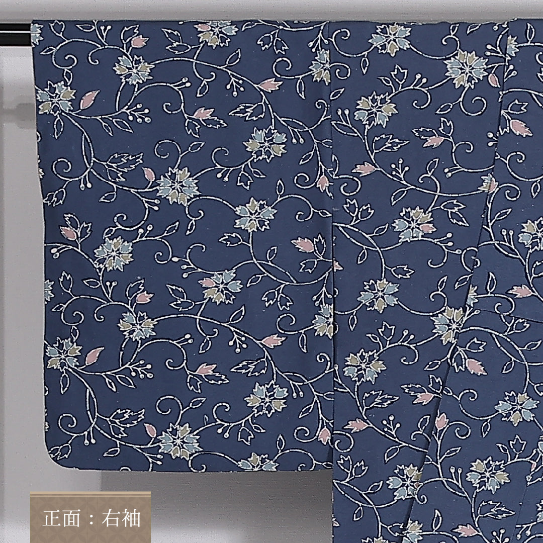 紬 袷 身丈152cm 裄丈63cm 正絹 Aランク カジュアル 広衿 Sサイズ 染め紬 唐草華文 青系 RP 1223-03925