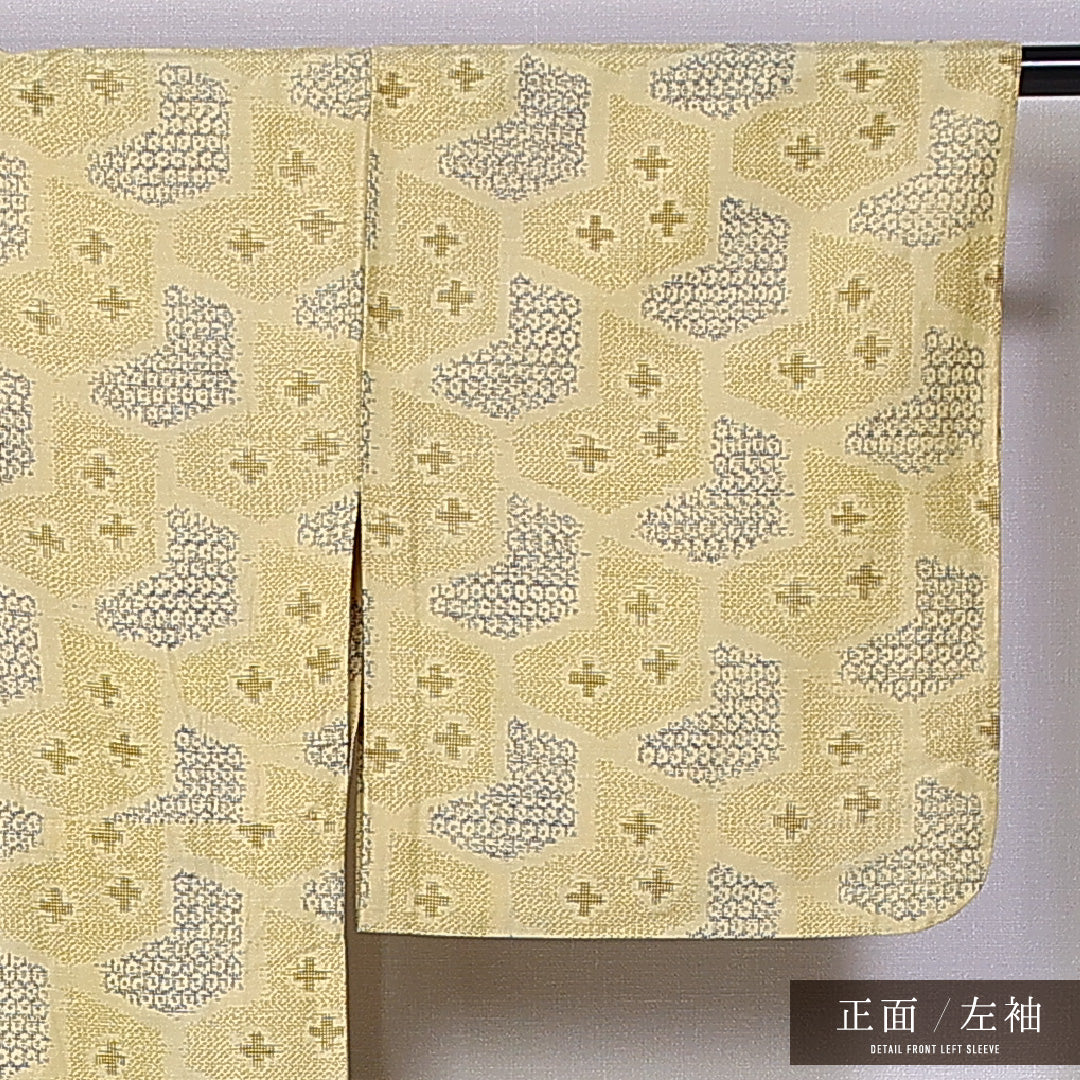 真綿紬 単衣 身丈157cm 裄丈62cm 正絹 Aランク カジュアル バチ衿 Mサイズ 亀甲 黄系 RP 1223-11367