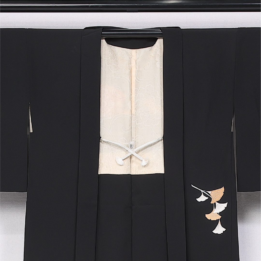 黒羽織 袷 身丈80cm 裄丈64cm 正絹 Cランク 一つ紋 (三つ橘) セミフォーマル Mサイズ 絵羽羽織 紐あり 銀杏 吉祥文様 黒系 LP 1233-10763