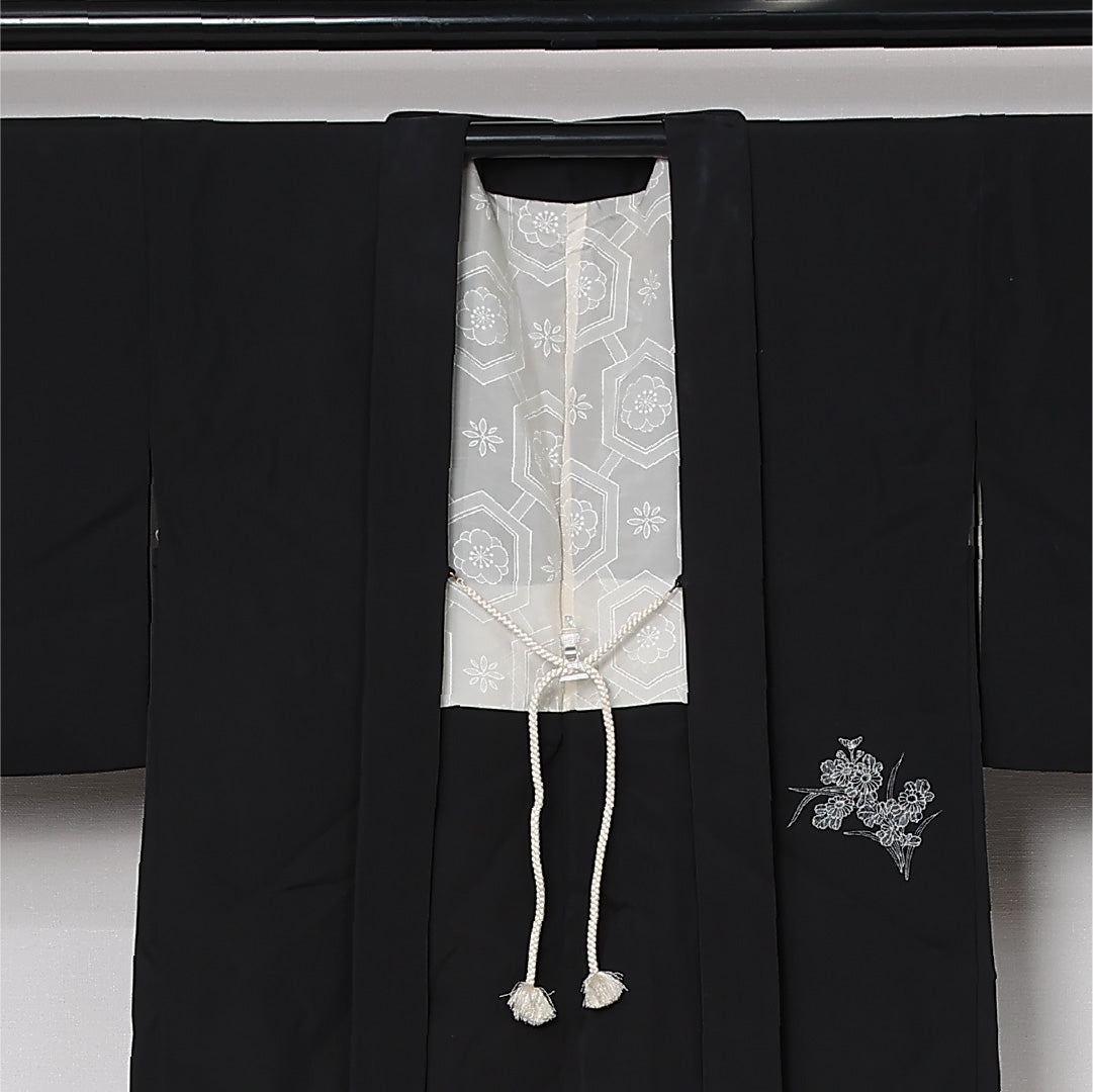 黒羽織 袷 身丈81cm 裄丈65cm 正絹 Bランク インフォーマル Mサイズ 紐あり 菊 吉祥文様 黒系 RP 1233-12737