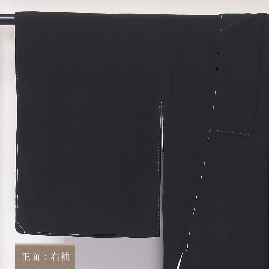 黒留袖 袷 身丈156cm 裄64cm 正絹 五つ紋 金駒刺繡 比翼仕立て 御所車 金彩 花菱 丸に三つ柏 黒系 しつけ糸 Cランク 1211-00126