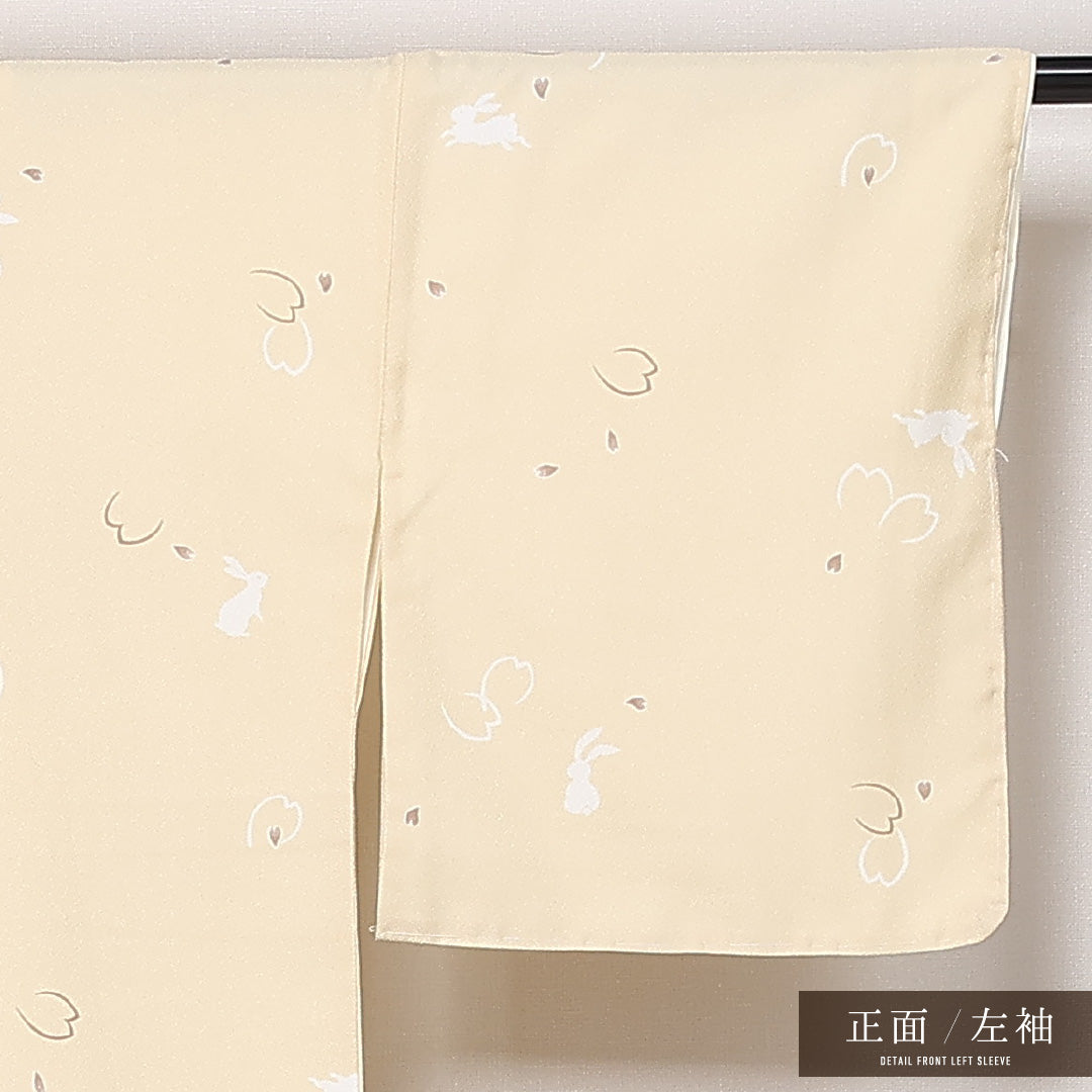 未使用品 洗える着物 小紋 単衣 身丈165cm 裄丈67cm ポリエステル Nランク インフォーマル 広衿 XLサイズ しつけ糸 兎 花びら クリーム系 RP 1221-13588