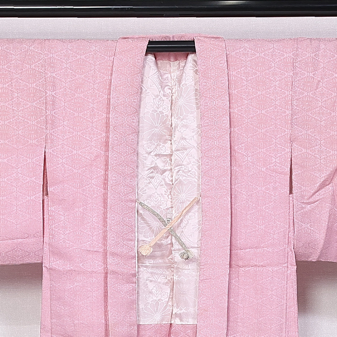 羽織 袷 身丈75cm 裄丈64cm 正絹 Sランク 紋意匠 (花菱と蜀江) カジュアル Mサイズ 織り出し 紐あり ピンク系 RP 1232-11089