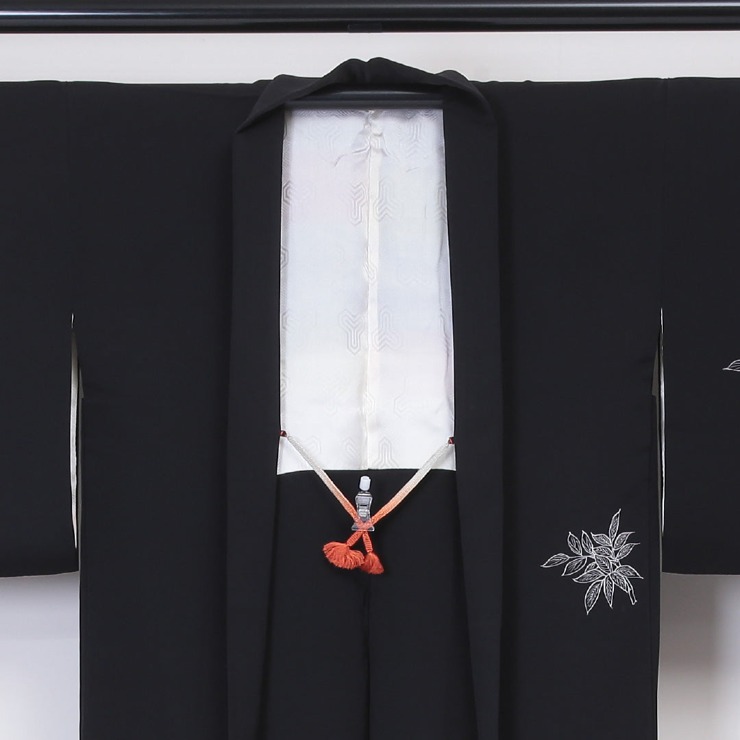 黒羽織 袷 身丈76cm 裄丈62cm 正絹 Sランク インフォーマル Sサイズ 蘇州刺繍 紐あり 南天 黒系 RP 1233-05919