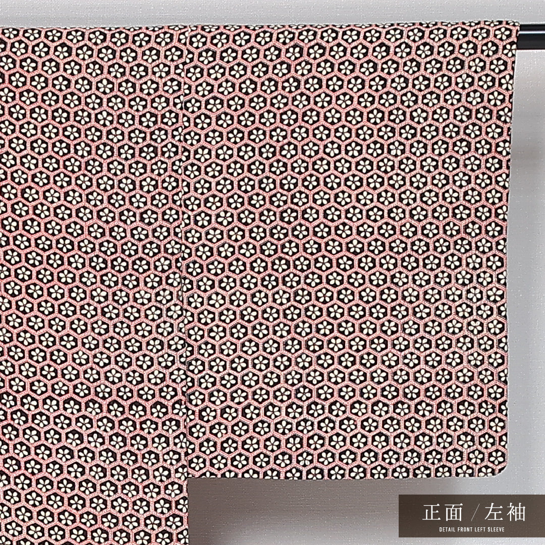 アンティーク 小紋 袷 身丈150cm 裄丈64cm 正絹 Aランク バチ衿 Sサイズ 亀甲 桜 ピンク系 M4 1221-12050