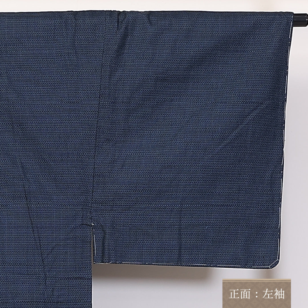男着物 (大島紬) 袷 身丈142cm 裄丈69cm 正絹 Sランク インフォーマル 棒衿 Mサイズ しつけ糸 亀甲 青系 RP 1224-06237