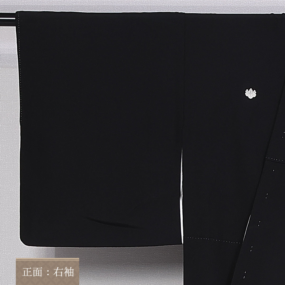 黒留袖 五つ紋 五三桐 身丈148cm 裄丈60.5cm Aランク 正絹 袷 比翼 広衿 XS 鶴 吉祥文様 松 フォーマル 黒系 1211-F0300