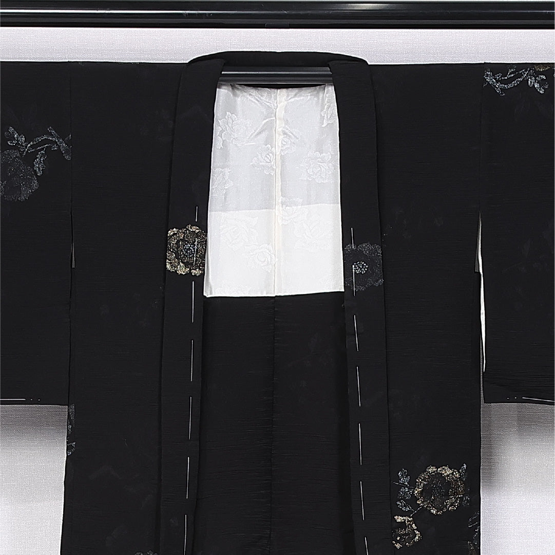 黒羽織 袷 身丈74cm 裄丈62cm 正絹 Sランク 一つ紋 (蔓柏) セミフォーマル Sサイズ 漆糸 牡丹 黒系 RP 1233-11143