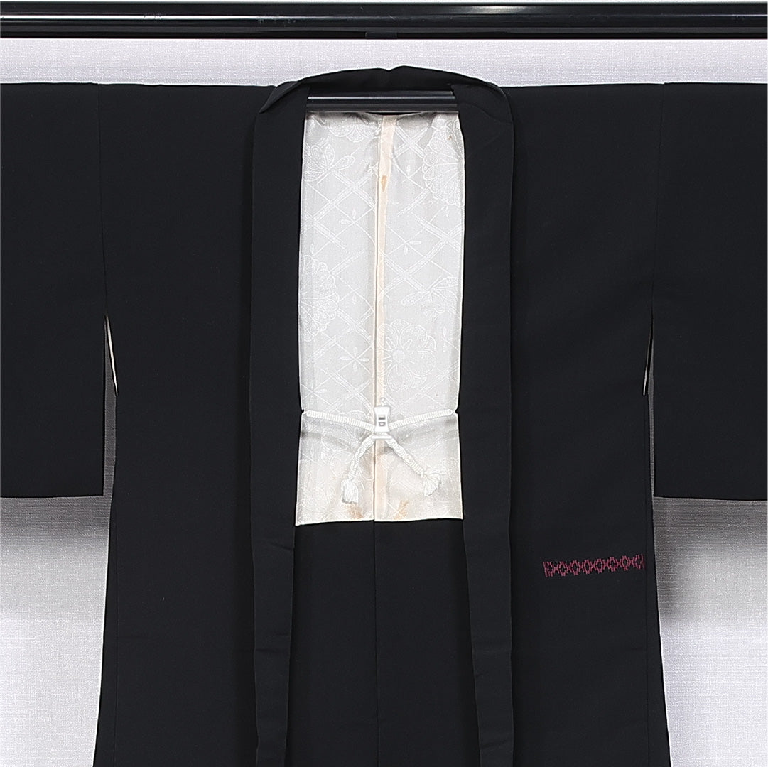 黒羽織 袷 身丈78cm 裄丈63cm 正絹 Aランク 一つ紋 (蔦) セミフォーマル Sサイズ 刺繍 紐あり 源氏車 黒系 M4 1233-11125