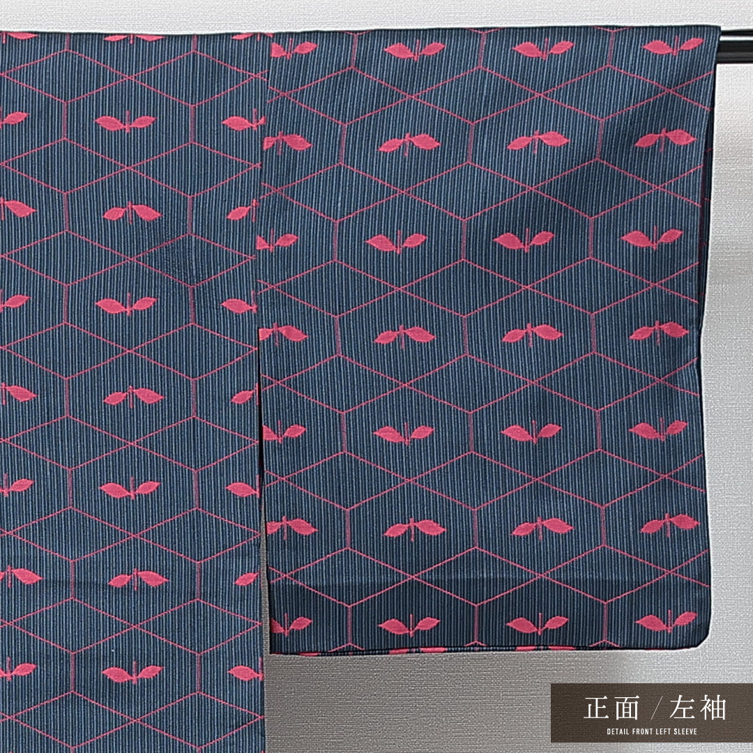 洗える着物 ウールの紬 単衣 身丈152cm 裄丈63cm ウール Aランク カジュアル バチ衿 Sサイズ 肩当て 亀甲 植物柄 紺系 RP 1223-14772