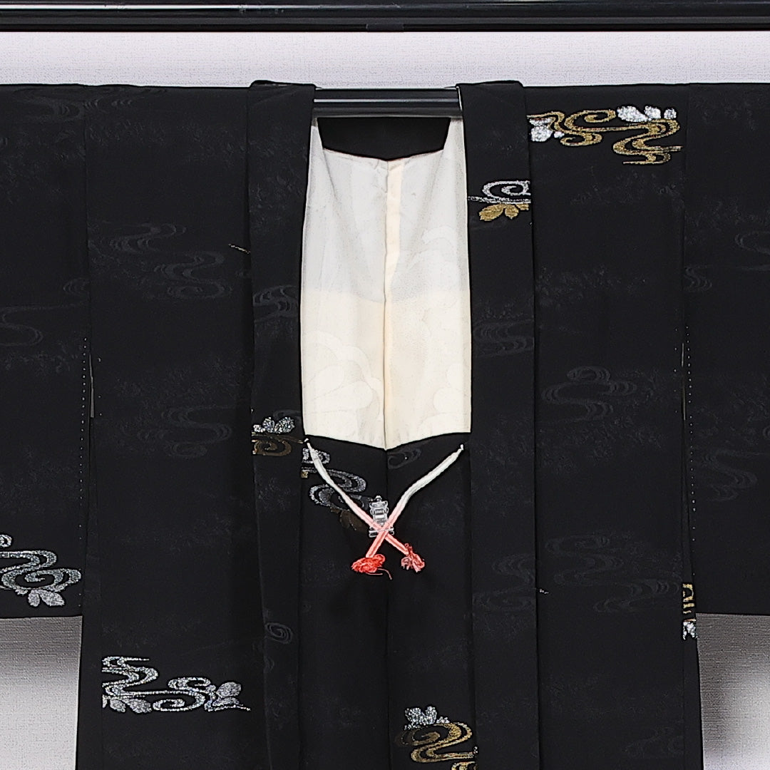 黒羽織 袷 身丈76cm 裄丈62cm 正絹 Sランク 一つ紋 (丸に橘) セミフォーマル Sサイズ 織り出し 漆糸 紐あり 観世水 黒系 M4 1233-11071