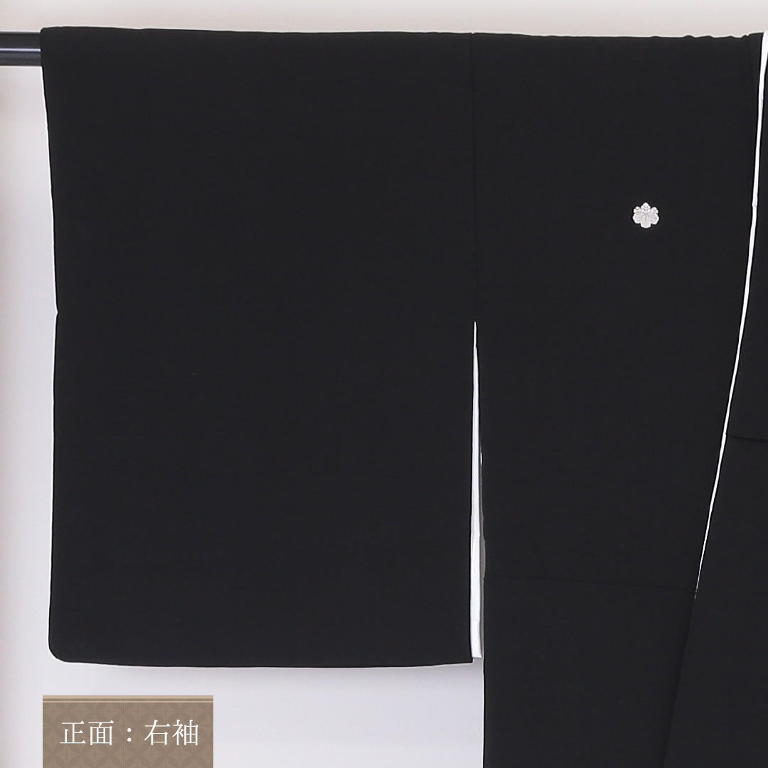 黒留袖 袷 身丈154cm 裄63cm 正絹 五つ紋 比翼仕立て 五三桐 通紋 吉祥文様 金駒刺繡 黒系 Bランク 1211-00110