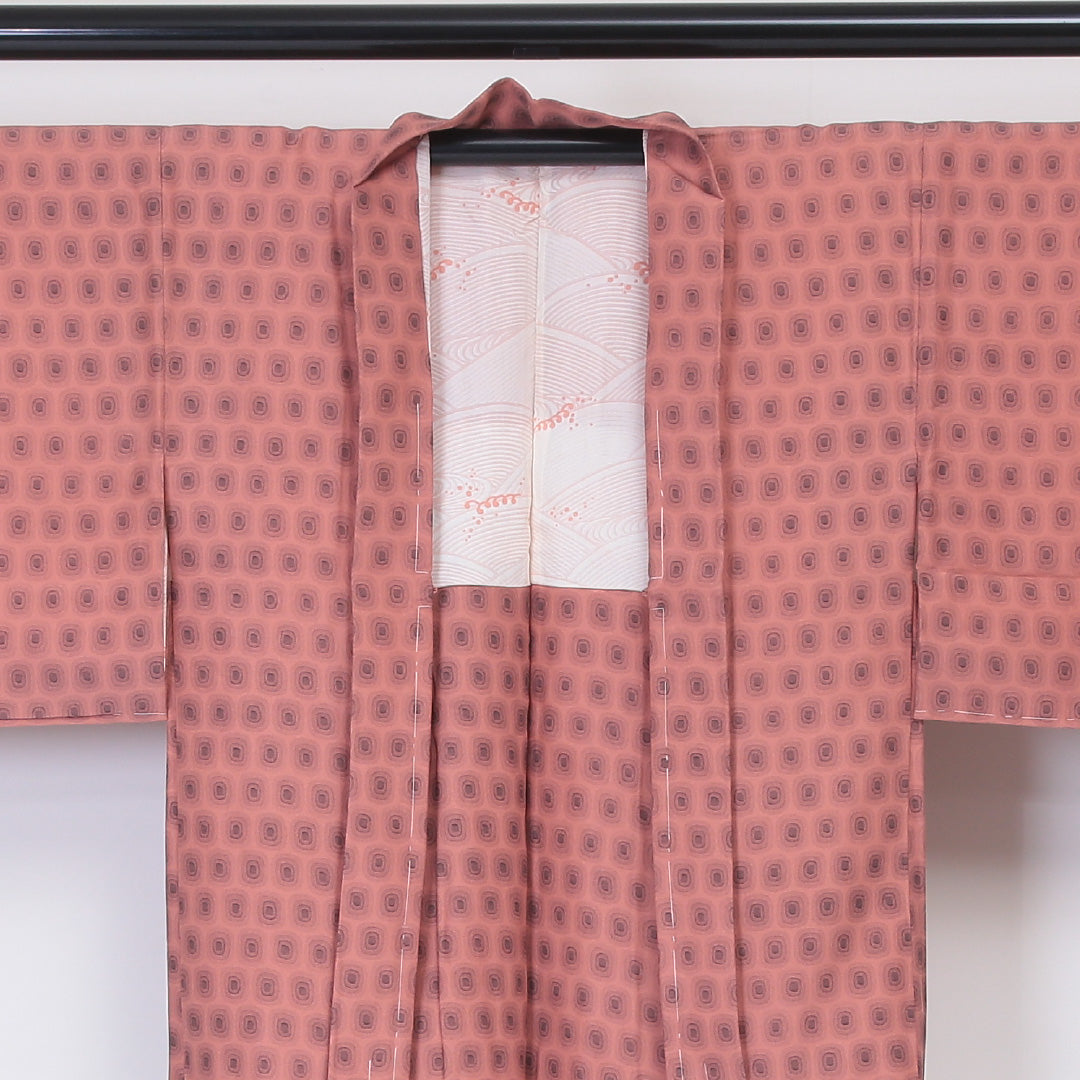 未使用品 羽織 身丈77cm 裄丈62.5cm S 正絹 レトロ 幾何学 しつけ糸 ちりめん ピンク系 Sランク 1217-00745