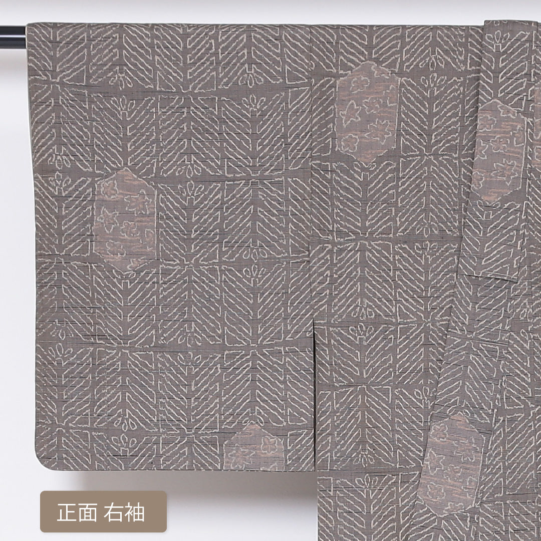 紬 袷 身丈155cm 裄丈61cm 正絹 Aランク カジュアル バチ衿 Mサイズ 松 紅葉 グレー系 RP 1223-03196