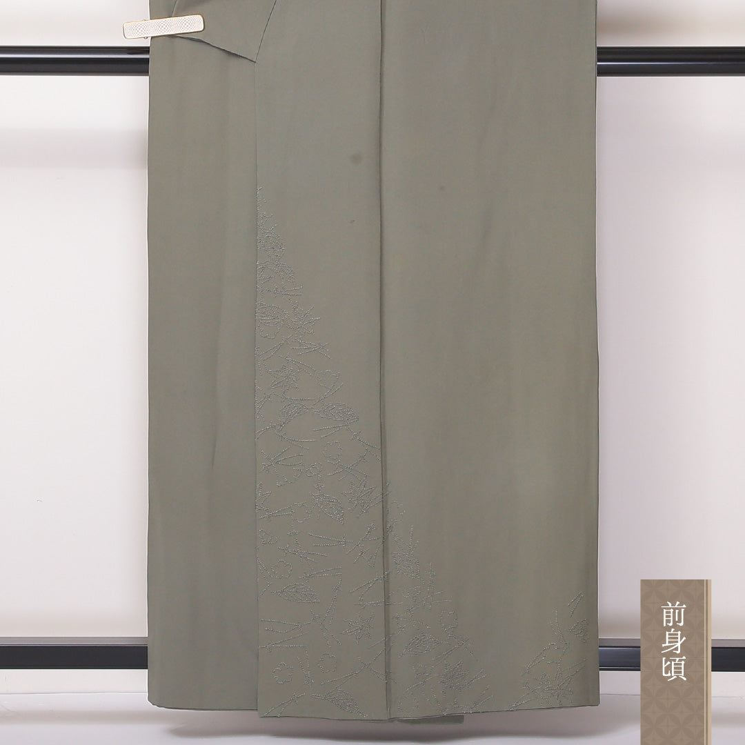 付下げ 袷 身丈159cm 裄68cm 正絹 三つ紋 色無地 相良刺繡 三つ巴 麴塵 Cランク 1212-00634