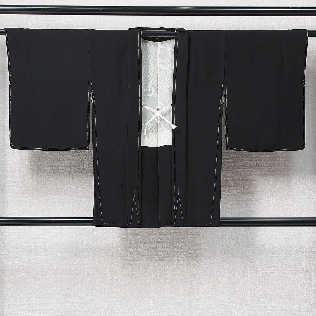 未使用品 黒羽織 袷 身丈80cm 裄丈64cm 正絹 Nランク 一つ紋 (蔦) 紋意匠 (銀杏) セミフォーマル Mサイズ 紐あり 証紙 しつけ糸 黒系 RP 1233-14676