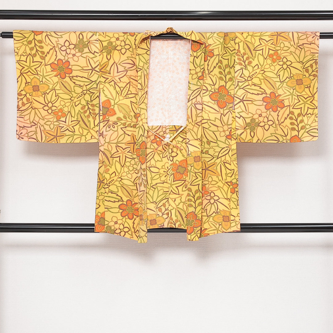 未使用品 羽織 袷 身丈81cm 裄丈64cm 正絹 Nランク カジュアル Mサイズ 紐あり しつけ糸 花柄 楓 黄系 RP 1232-13908