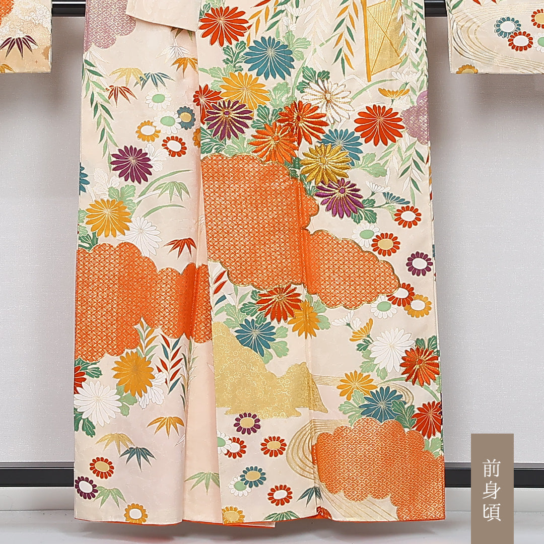振袖 身丈159cm 裄丈64.5cm Bランク 袷 正絹 L 広衿 刺繍 金駒刺繍 御所解 吉祥文様 古典柄 菊 桜 梅 花柄 金襴 クリーム系 1213-F0436