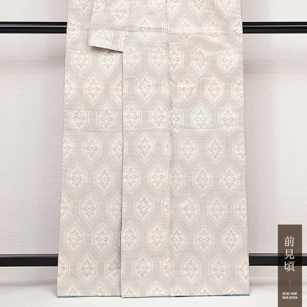 白大島紬 袷 身丈163cm 裄丈63cm 正絹 Aランク インフォーマル 広衿 Lサイズ 花菱亀甲 白系 M4 1223-14068