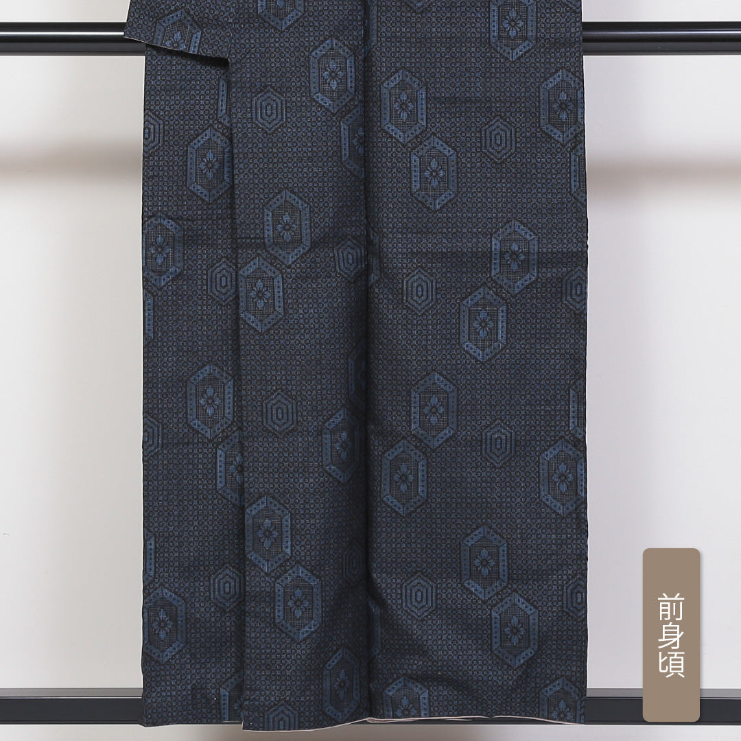 紬 袷 身丈153cm 裄丈63cm 正絹 Aランク カジュアル 広衿 Sサイズ 花菱亀甲 紺系 RP 1223-03174